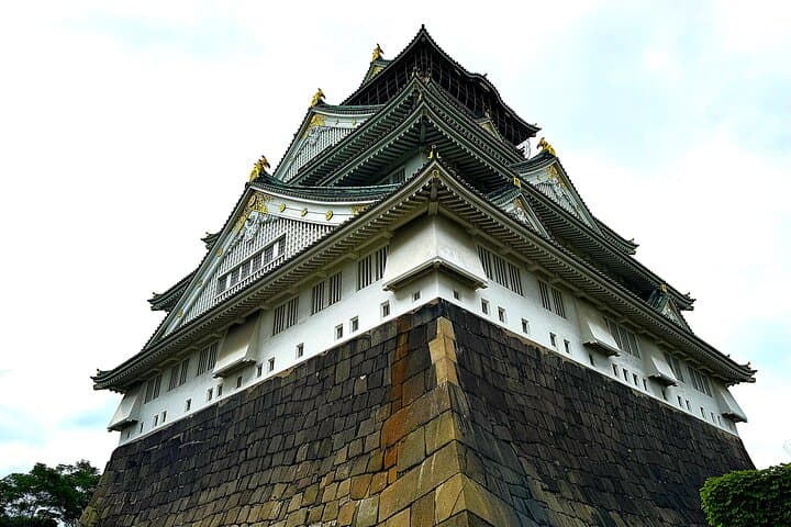 Osaka: Castle and Stone Walls Guided Walking Tour — photo 9