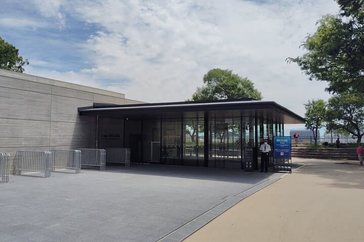 Osaka: Castle and Stone Walls Guided Walking Tour — photo 10