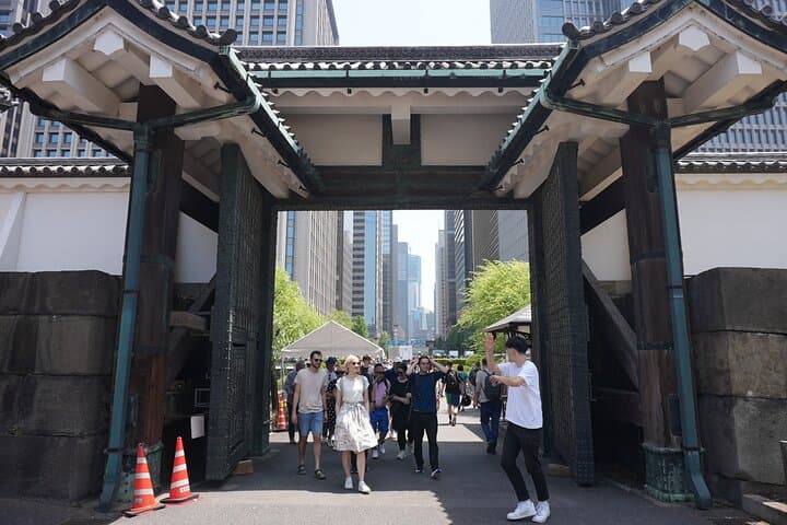 Tokyo: Imperial Palace and Shogun Historical Walking Tour — photo 4
