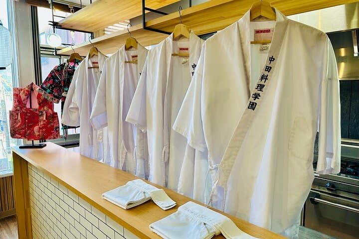 Kanazawa: Sushi & Japanese Cooking at a 56-Year Cooking School — photo 6