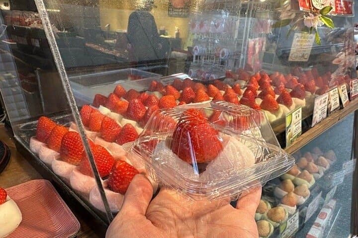 Skip the Line: Tsukiji Market Food Tour with Local Tastings — photo 10