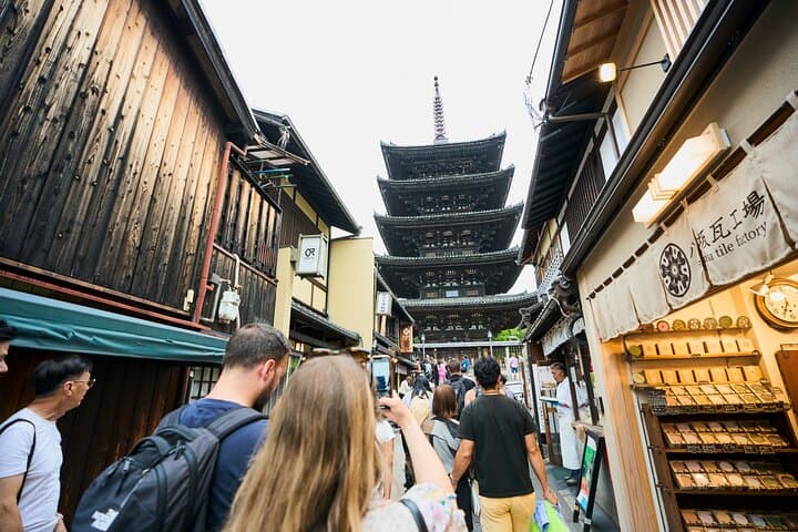 Kyoto: Gion Hidden Gems & Geisha Culture Tour — photo 11