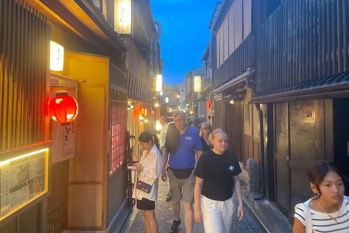 Kyoto Night Food & Izakaya Hopping Tour in Pontocho — photo 3