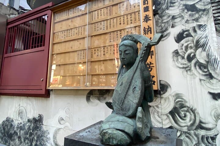 Shinjuku Night Walking Tour with Japanese Tokyo local — photo 6