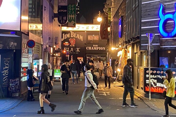 Shinjuku Night Walking Tour with Japanese Tokyo local — photo 7