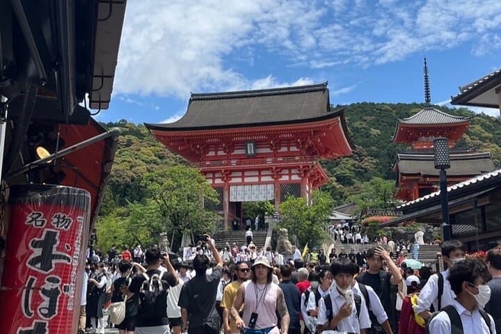 Private Custom Tour of Kiyomizu & Yasaka—by Young Local Guides — photo 2
