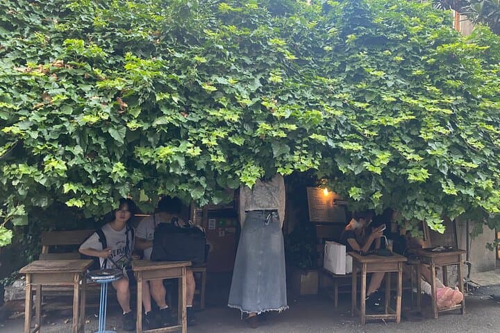 Osaka Stroll Retro Cafes and Timeless Sights — photo 3