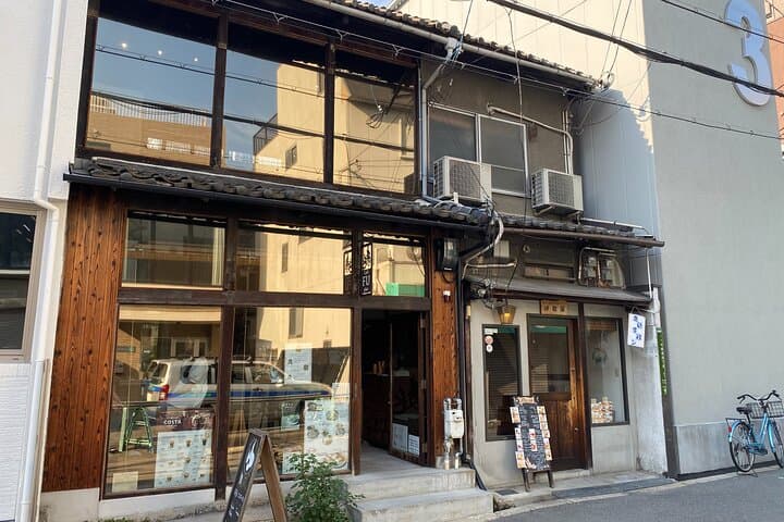 Osaka Stroll Retro Cafes and Timeless Sights — photo 7