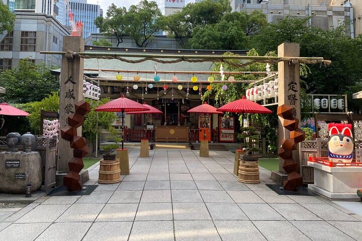 Osaka Stroll Retro Cafes and Timeless Sights — photo 10