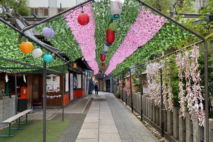Osaka Stroll Retro Cafes and Timeless Sights — photo 11