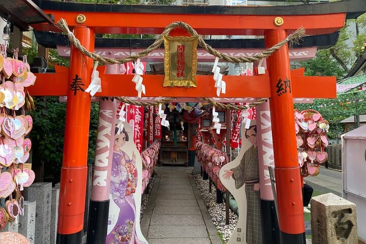Osaka Stroll Retro Cafes and Timeless Sights — photo 12