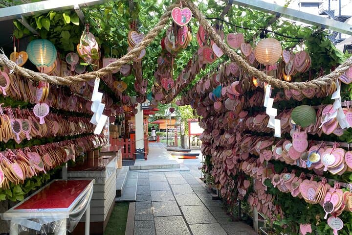Osaka Stroll Retro Cafes and Timeless Sights — photo 14