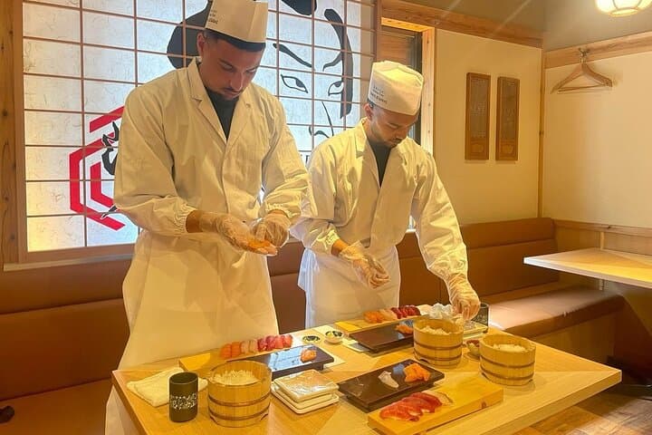 Professional Sushi Chef Experience in Tokyo — photo 2