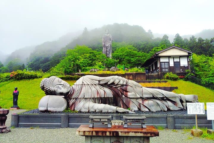 Nara: Discover a Giant Stone Buddha in the Forest Hills — photo 12