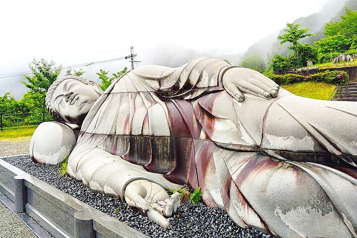Nara: Discover a Giant Stone Buddha in the Forest Hills — photo 13