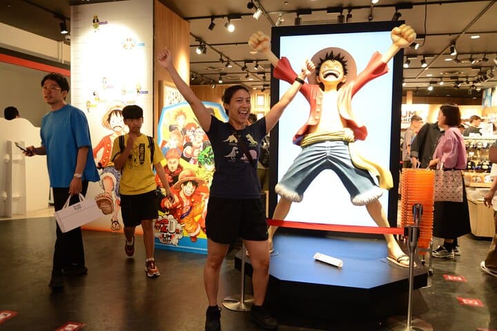 Food and Hidden Gems Tour in Shimbashi with a Private Local Guide — photo 2