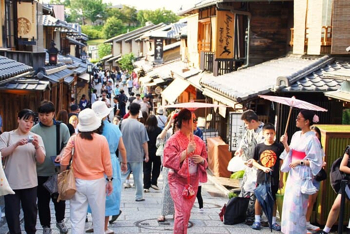 Kyoto: Gion and Geisha District Walking Tour — photo 7
