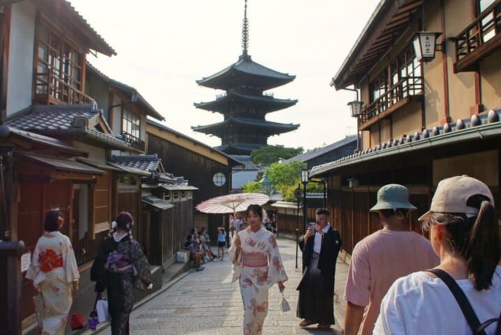 Kyoto: Gion and Geisha District Walking Tour — photo 6