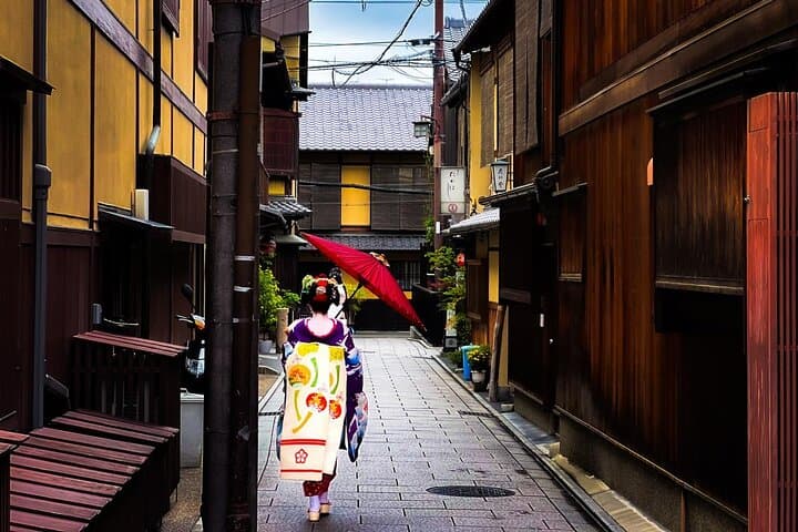 Kyoto: Gion and Geisha District Walking Tour — photo 3