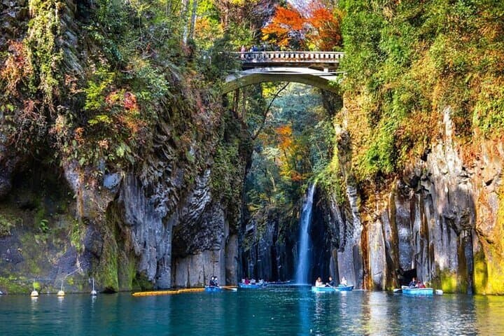 Takachiho Gorge, Shirakawa Suigen, Amanoiwato &Yasukawara Shrines