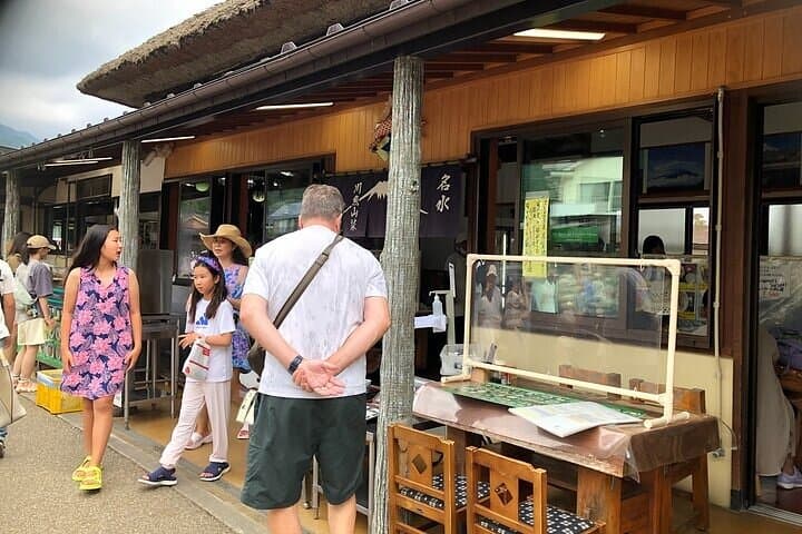 Oshino Hakkai and Kitaguchi Hongu Sengen Shrine Guided Tour-Van — photo 3
