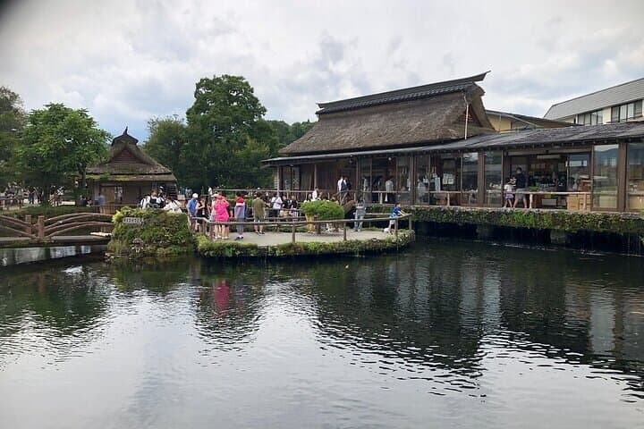 Oshino Hakkai and Kitaguchi Hongu Sengen Shrine Guided Tour-Van — photo 6