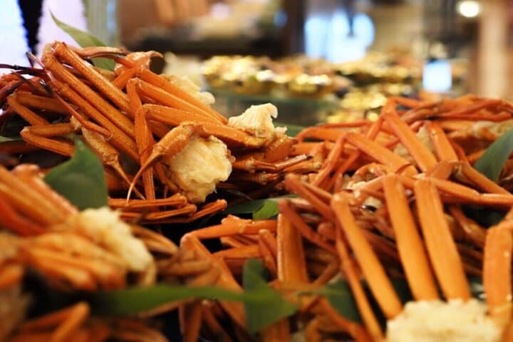 Play with Snow Crab Buffet Lunch and Strawberry Picking Bus Tour — photo 5