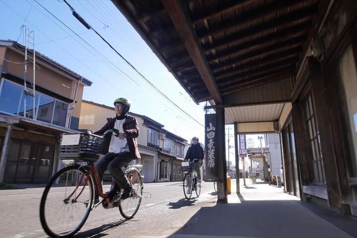 Joetsu Cycling TourExploring Castle Town Takada — photo 2