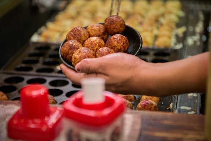 Osaka 2 Hour Local Street Food Tour in Dotonbori and Namba — photo 3