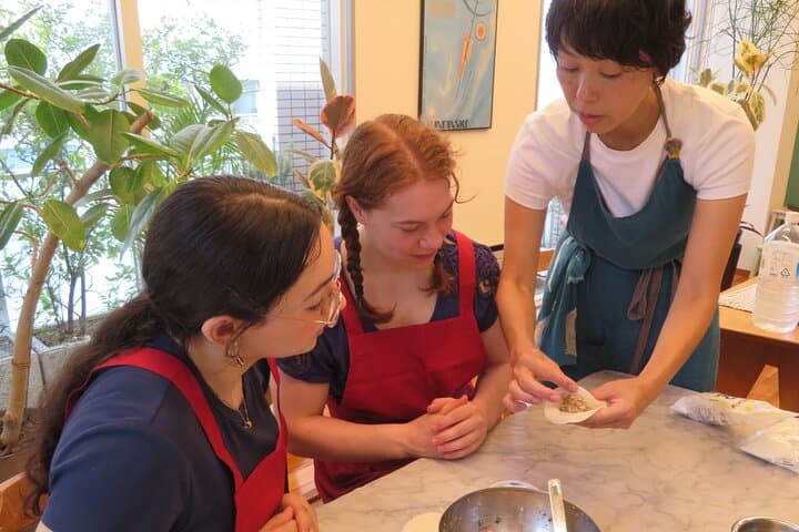 Small-Group Ramen & Gyoza Experience with Tokyo Mom (Vegan) — photo 13