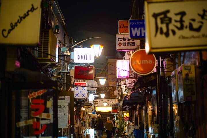 Shinjuku Local Bar Hopping with Dinner and Local Guide — photo 2