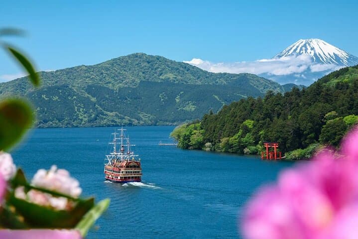 Mt Fuji Kamakura Hakone and Atami Sea Boat Hanabi 2-Day Tour — photo 3