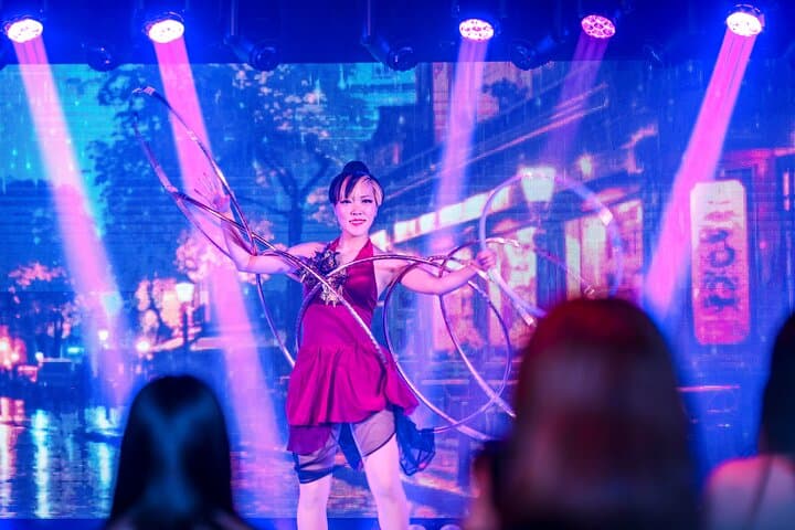 Osaka: High-Energy Japanese Variety Night Show (English MC) — photo 4