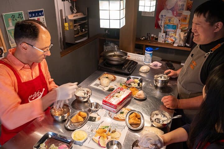 Kyoto Udon and Tempura Cooking Class with Professional Chefs — photo 12
