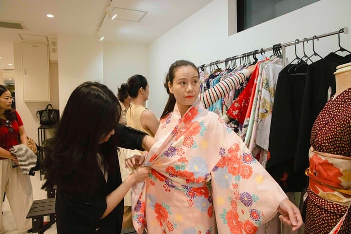 Osaka 6hr Private Guided Tour with Geisha Performance — photo 8