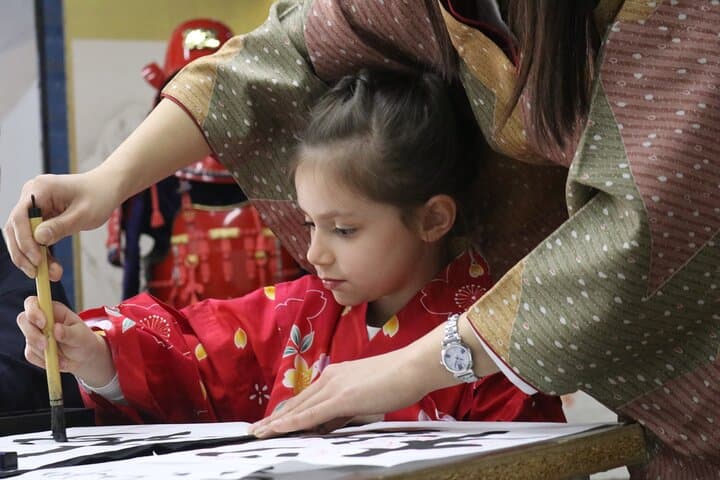 Learning Zen of Japanese Calligraphy in kimono near Osaka Castle — photo 10