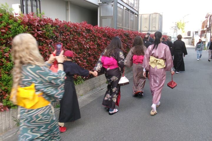 Learning Zen of Japanese Calligraphy in kimono near Osaka Castle — photo 2