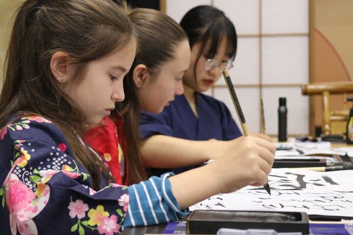Learning Zen of Japanese Calligraphy in kimono near Osaka Castle — photo 7