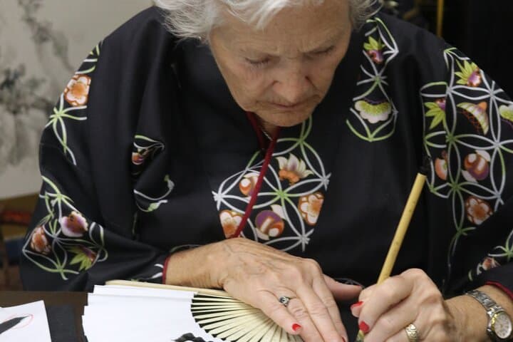 Learning Zen of Japanese Calligraphy in kimono near Osaka Castle — photo 8