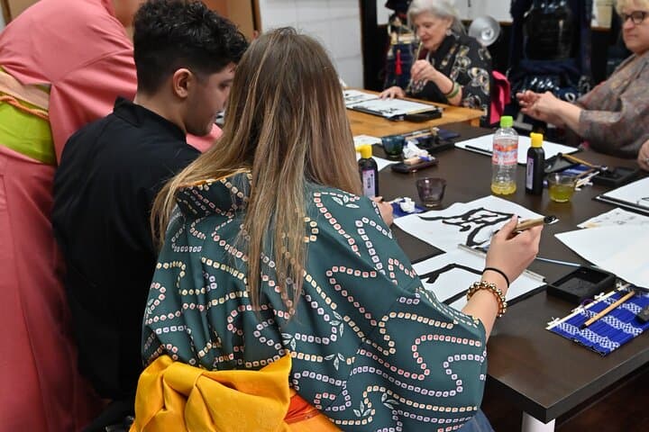 Learning Zen of Japanese Calligraphy in kimono near Osaka Castle — photo 11