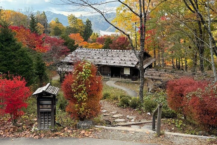 Hida Folk Village Guided Tour with Bus Transfer in Takayama — photo 3