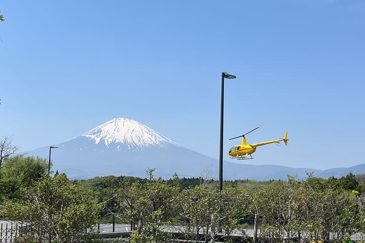 Gotemba Outlet : Mt.Fuji Helicopter Scenic Flight (15-min) — photo 7