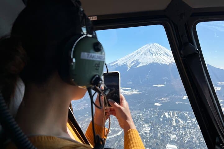 Gotemba Outlet : Mt.Fuji Helicopter Scenic Flight (15-min) — photo 8