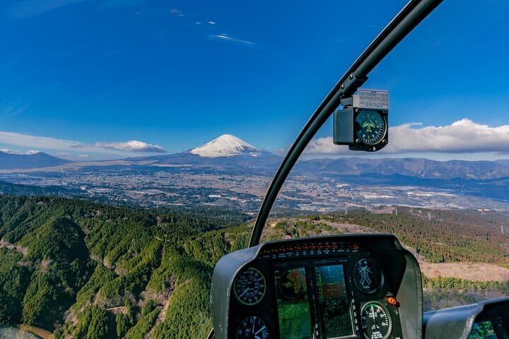 Gotemba Outlet : Mt.Fuji Helicopter Scenic Flight (15-min) — photo 9