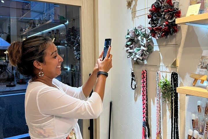 Handmade wreath experience using tatami mat edges in Tokyo — photo 4