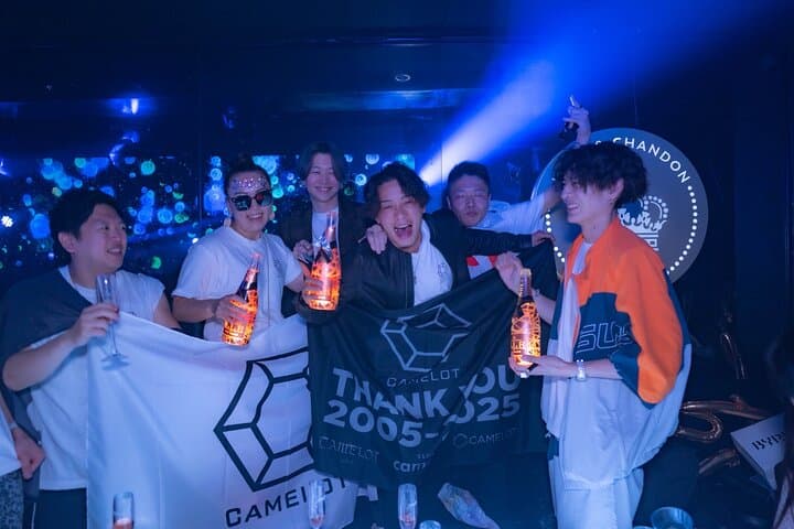 Shibuya Nightclub (2 bottles of champagne in the VIP Room) — photo 2