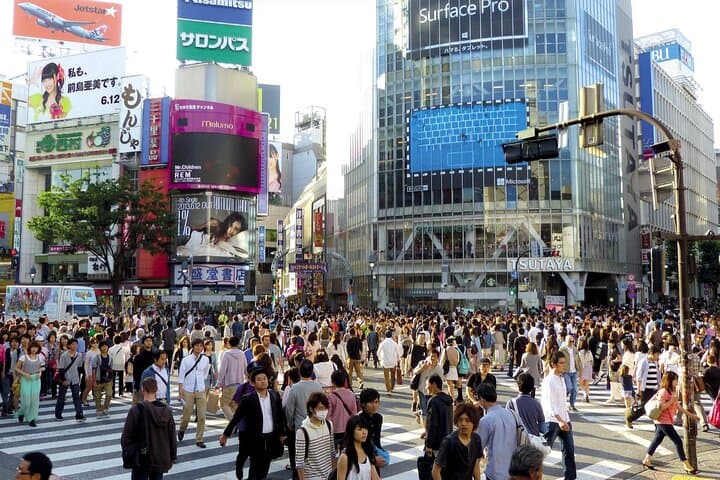 Shibuya Walking Tour: Crossing, Hidden Streets & Local Culture — photo 4