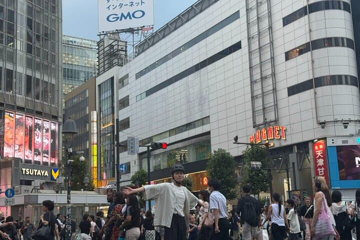 Tokyo: Private Shibuya E-Scooter Tour with Photo Stops — photo 14
