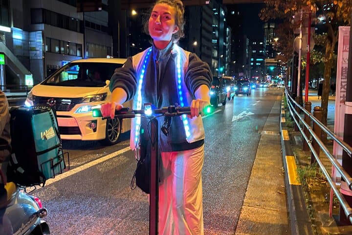 Tokyo: Private Shibuya E-Scooter Tour with Photo Stops — photo 11