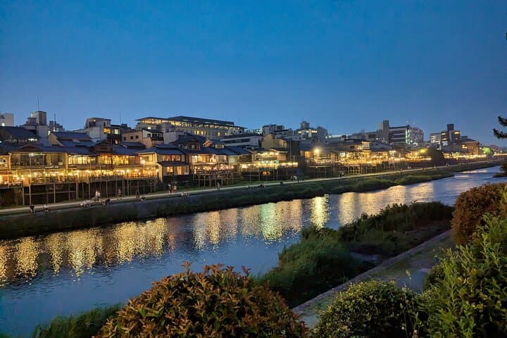 Kyoto Wagyu & Sake Tasting with Gion Night Walk EN/FR/DE Guide — photo 5